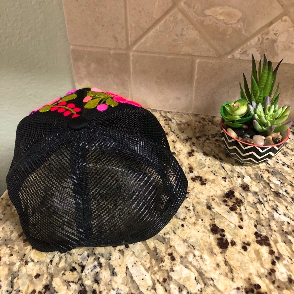 NEW Women’s pink trucker hat.         (Artisanal handmade Embroidered) - Picture 3 of 3